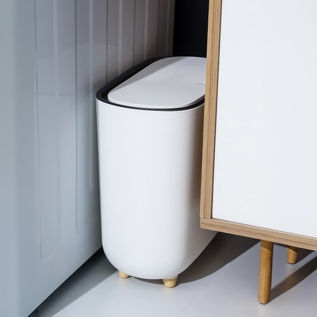 Automatic touchless trash bin with sleek design