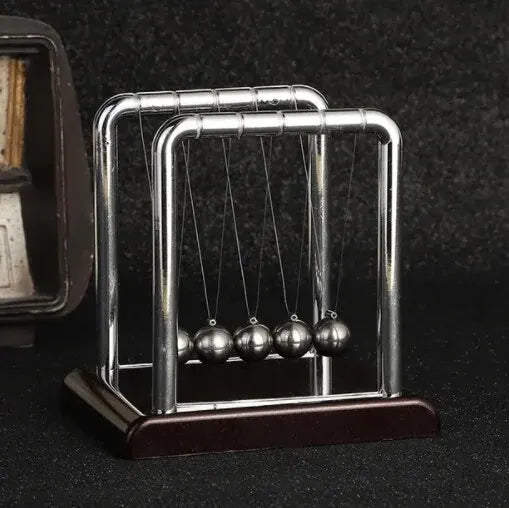 newtons cradle desktop toy