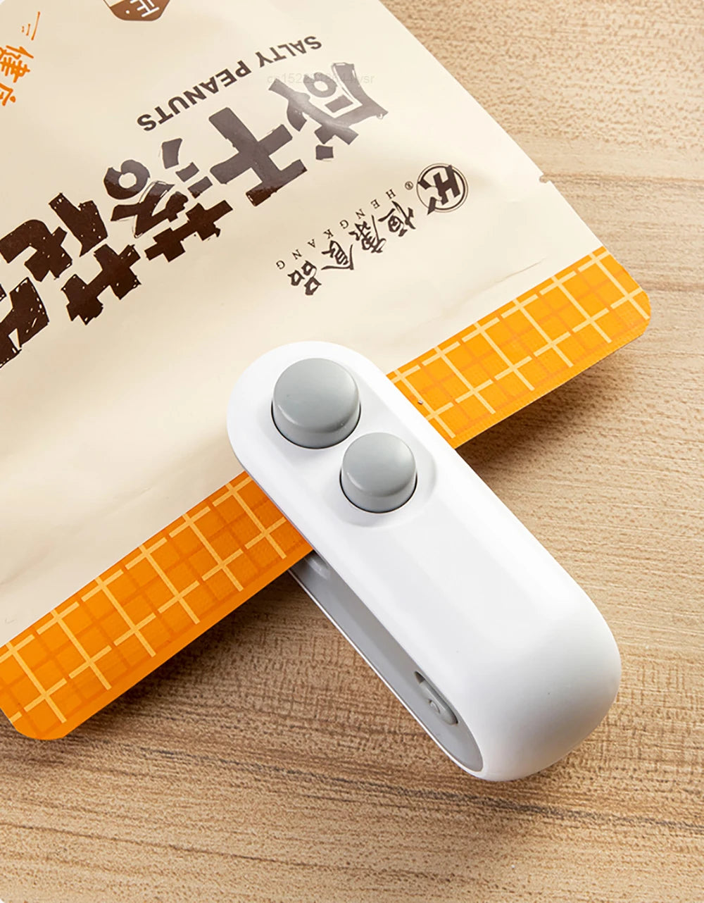 Compact mini bag sealing machine – handheld airtight food sealer USA