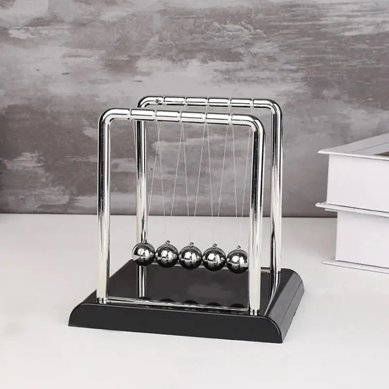 newtons cradle desktop toy