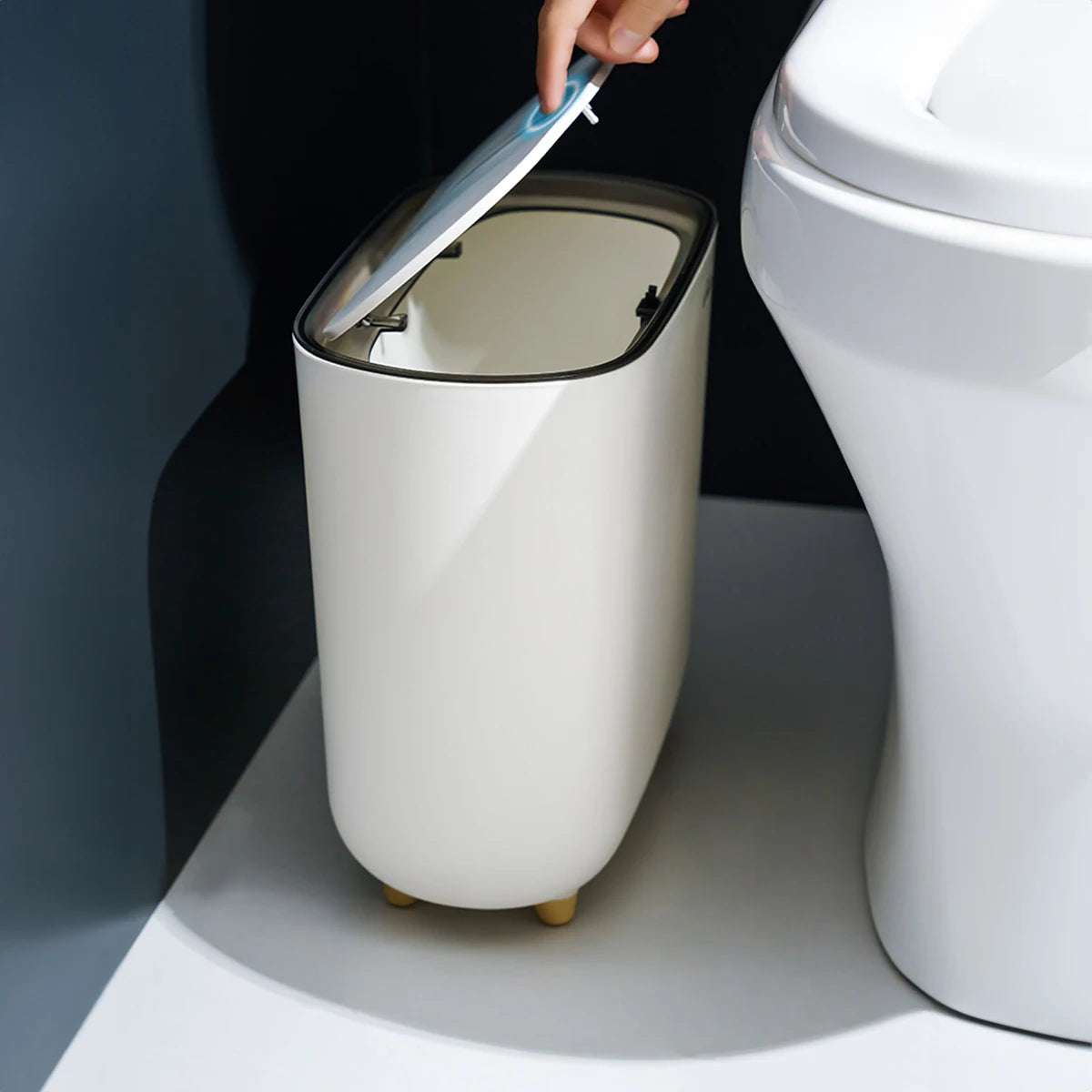 Touchless trash bin for hygienic kitchen and bathroom